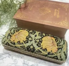 Item thumbnail for item 1ba3dcef-a368-466c-b824-7a3fe931a0ef