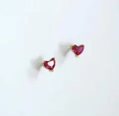 小ぶり ルビーカラー ハートピアス