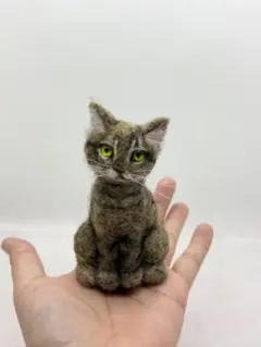 A猫　羊毛フェルト　手のひらキジトラ猫【ハンドメイド 羊毛フェルト キジトラ