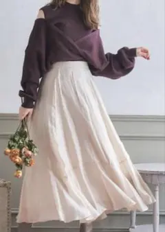 Noela グロッシーフレアスカート ベージュ