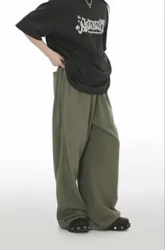 ベージュグリーン　スウェットパンツ　カジュアルジョガーパンツ　ワイド　ストレート