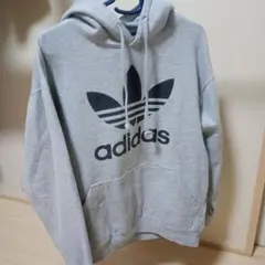 adidas グレー フード付きパーカー