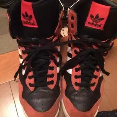 adidas ハイカットシューズ