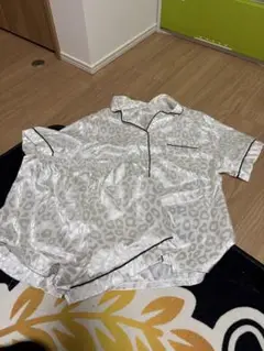 サテン ホワイトレオパード柄 ルームウェア