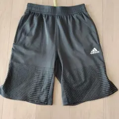 adidas ハーフパンツ　グレー　150㎝