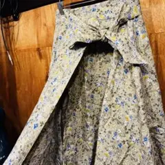 【apart by lowrys】花柄ロングラップ巻き フレアスカート