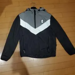 ☆最終SALE☆美品☆COACH　ナイロンジャケット 黒/グレー V字型デザイン ナイロンジャケット（メンズコーチジャケット）｜コート、ジャケット