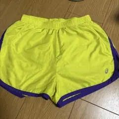 asics イエロー ランニングショーツ
