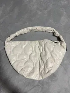 キルティング キルト ボディバッグレザー調　白 ホワイト