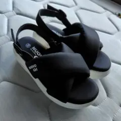 NUOVO Girl ブラックサンダル 20cm