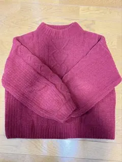 バーガンディ ケーブル編み ニット セーター