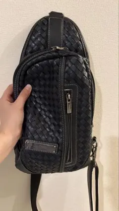 黒 編み込みレザー ショルダーバッグ
