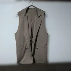 ベージュ ノースリーブ ベスト