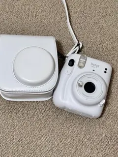 instax mini 11 ホワイト カメラケース付き