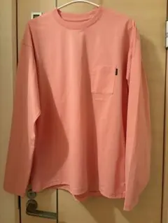 長袖ピンクTシャツ 胸ポケット付き