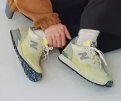 AURALEE ×NewBalance475 