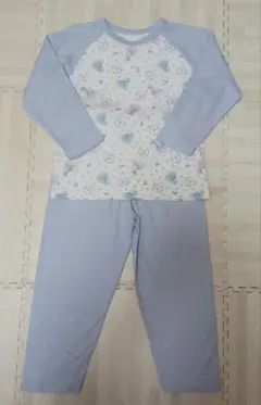 西松屋　長袖パジャマ　１１０cm