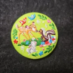 ディズニー　刺繍缶バッジ　バンビ