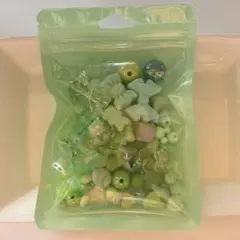 ストラップ パーツ   ビーズキーホルダー  パーツ  黄緑・緑色