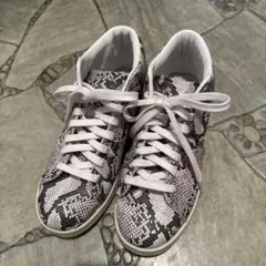 adidas HYKE コラボスニーカー