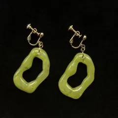177 遺品整理品 グリーンストーンデザイン イヤリング ゴールド 黄緑 単色
