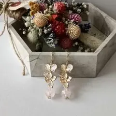 メタルフラワー×ローズクォーツのピアス・イヤリング