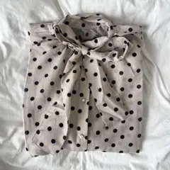 ドット柄リボン付きシャツ