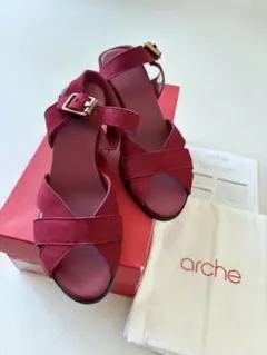 【新品未使用】arche 赤スエードサンダルのサムネイル