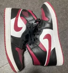 NIKE AIR JORDAN 1 MID 