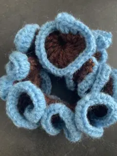 青と茶色のフリルシュシュ