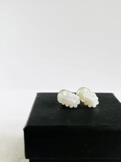 【天然石刺繍／イヤリング】マザーオブパール×粒々マザーオブパール