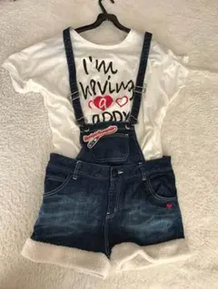 Tシャツとサロペット