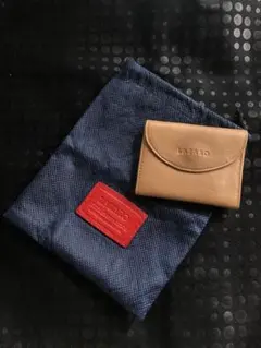 未使用 アルゼンチンの革製品ブランド店 折り財布(牛革)