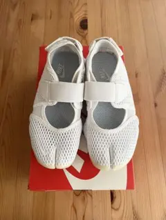 NIKE エアリフト ホワイト 22cm