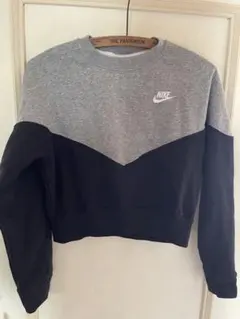 Nike グレー ブラックヘソだしショート丈トレーナー s