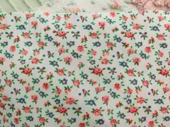 0428E ビンテージ　ローズ& 小花 生地