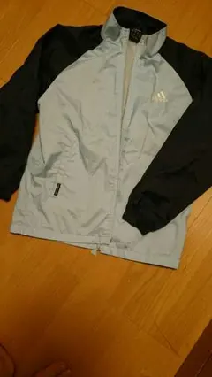adidasウィンドブレーカー 140