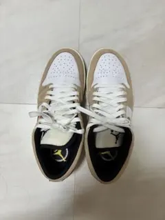 Nike Air Jordan 1 Low ベージュ スニーカーのサムネイル