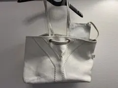 ホワイトレザーショルダーバッグ 大容量