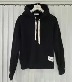 新品 M JIL SANDER 24aw ロゴパッチ パーカー 黒 18336 Jil Sander ジップアップ パーカー | ブラック | FARFETCH JP