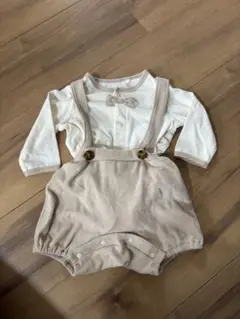 ベージュ サスペンダー付きロンパース