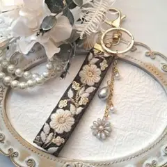⭐3158⭐❣️大人可愛い華やかアクセ❣️オリジナル✴インド刺繍バッグチャーム