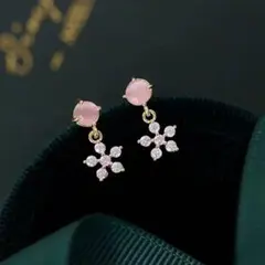 揺れフラワーピンクピアス　ゴールド