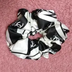 CHANEL ロゴ入り シュシュ