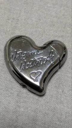 Vivienne Westwood ハートシェイプ ガスライター 筆記体モデル