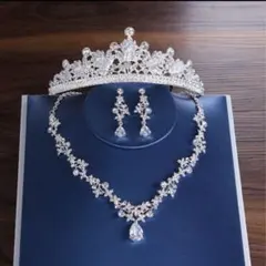 3点セット イヤリング ネックレス ティアラ ウェディング アクセサリー 新品