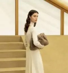 ミラオーウェン　後スクエア開きタートルネックニットトップス