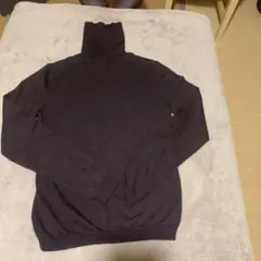 UNIQLO ダークブラウン タートルネックセーター