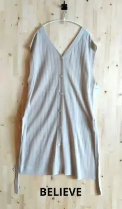 ［新品　未使用品］レディース　ロングベスト　ニット　前開き　Ｖ衿　サイドスリット