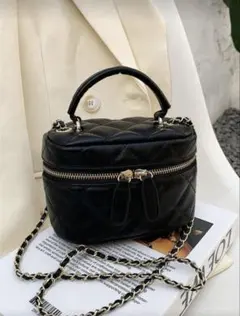 ブラックキルティングショルダーバッグ　バニティバッグ